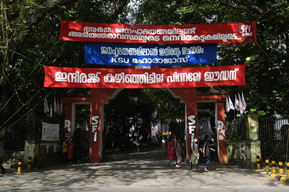 Maharaja’s College closed indefinitely after clashes between SFI and KSU activists | Campusvarta