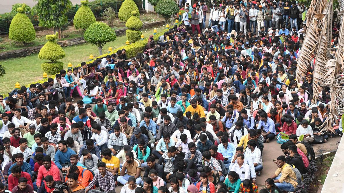 Karnatak University students stage protest against fee hike