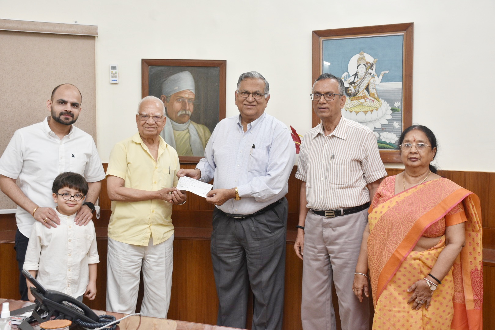 BHU to start twelve new scholarships,receives Rs 60 Lakh Donation from It's Alumni | Campusvarta