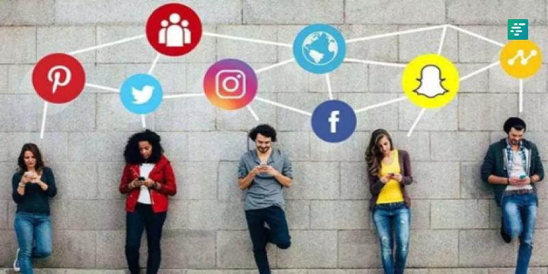 The Impact of Social Media on Student Life: Balancing Connectivity and Well-Being